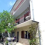 Apartments With A Parking Space Makarska - 12211